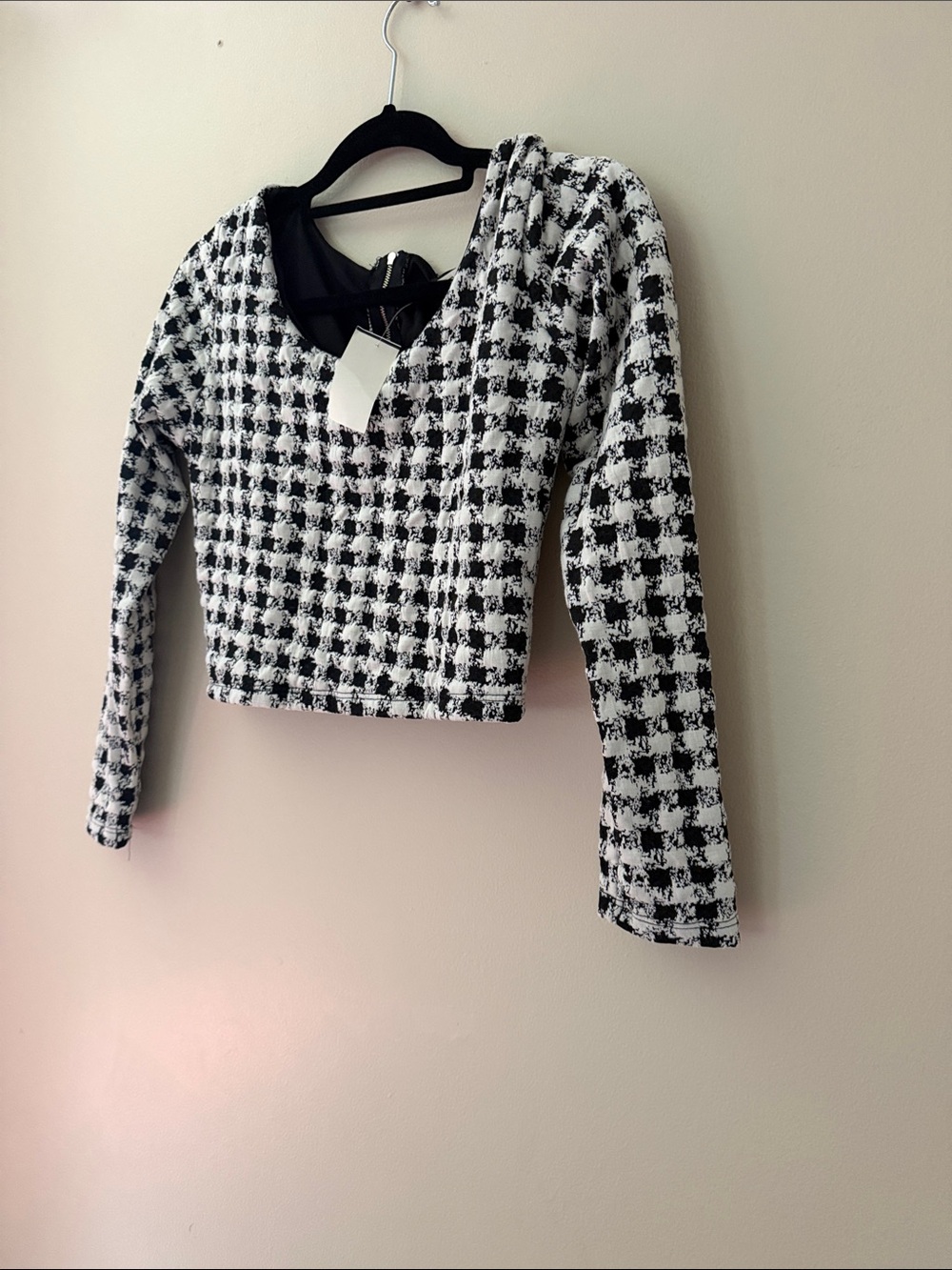 Arden B Black & White Houndstooth Cropped Long-Sleeve Top